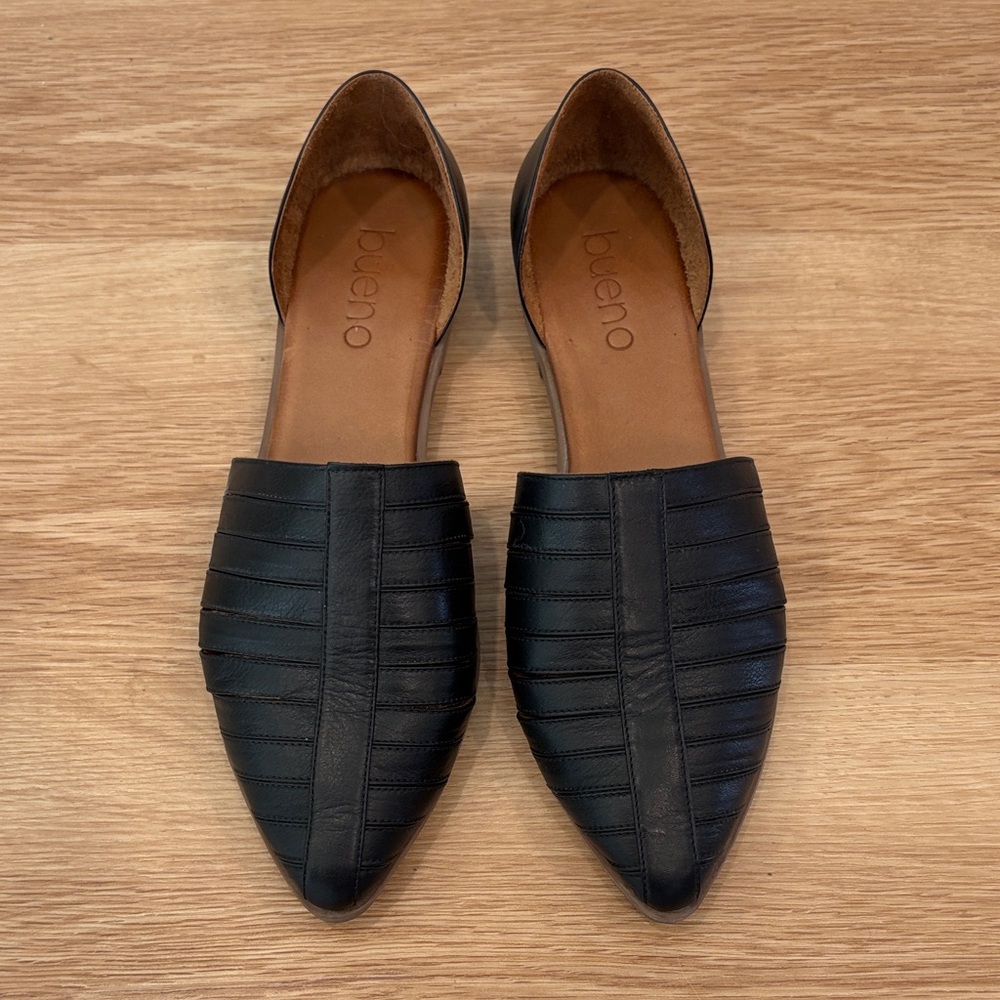 Bueno Women's Black Leather Flats